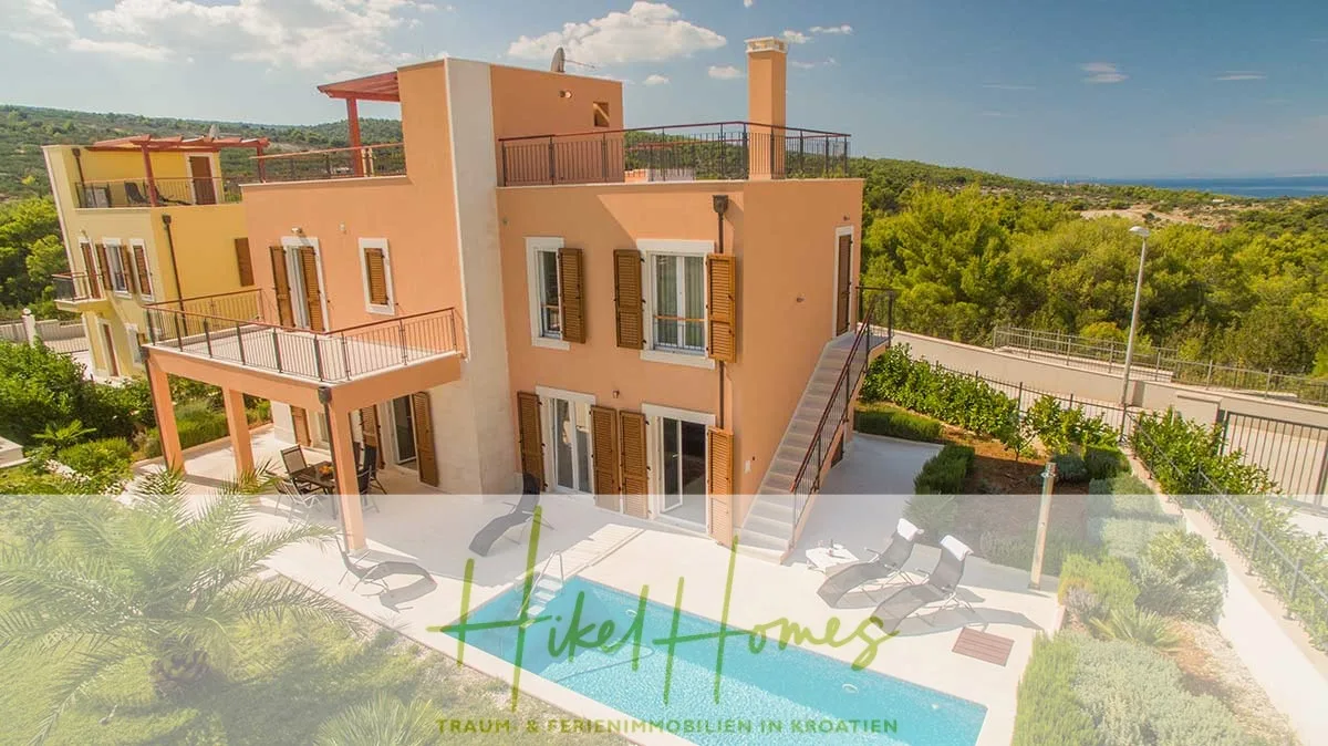 Villa im Mittelmeerstil mit 3 SZ, Pool, Dachterrasse mit Meerblick (3/4) — Bild 1