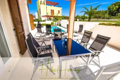Villa im Mittelmeerstil mit 3 SZ, Pool, Dachterrasse mit Meerblick (3/4) — Bild 10