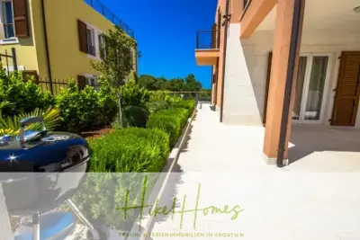 Villa im Mittelmeerstil mit 3 SZ, Pool, Dachterrasse mit Meerblick (3/4) — Bild 9