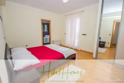 Villa im Mittelmeerstil mit 3 SZ, Pool, Dachterrasse mit Meerblick - möbiliert (9) — Bild 9