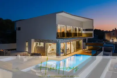 Bezugsfertige Luxus-Meerblick Villa mit 4 SZ, Pool, Sauna, Fitness, Jacuzzi, vollständig möbliert — Bild 14